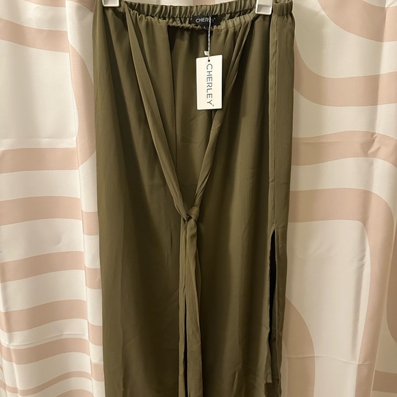 Cherley Open Back Wide Shoulder midi dress- olive green size L - Picture 2 of 2